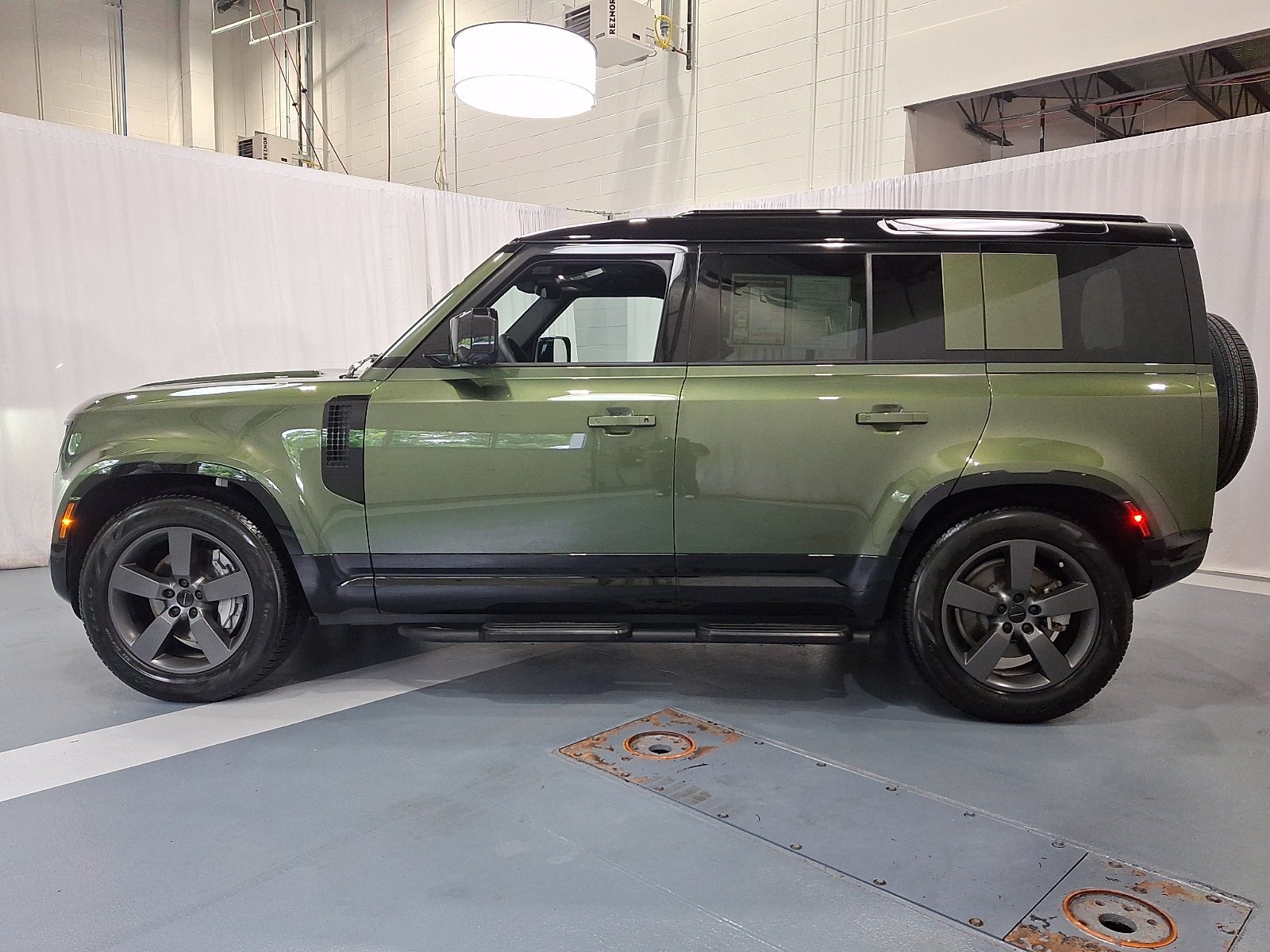 Certified Used 2026 Woolstone Green Metallic Land Rover X-Dynamic SE image 7