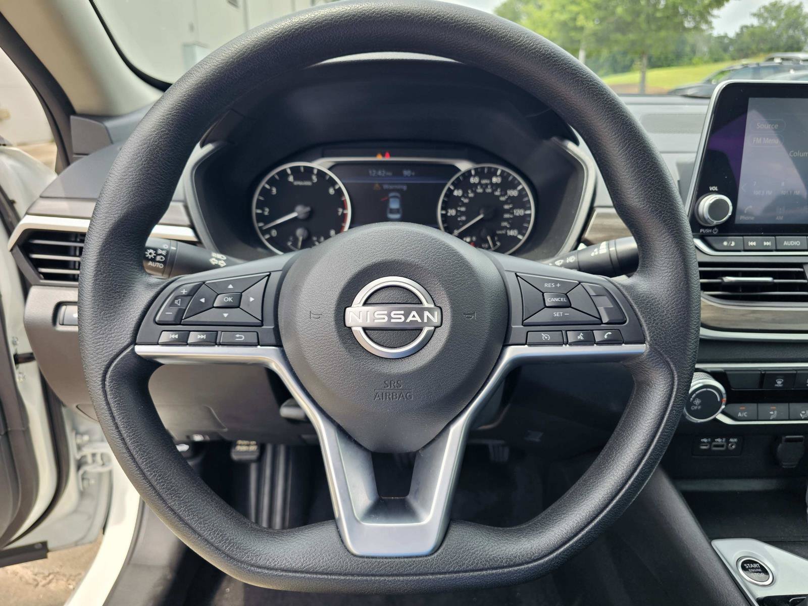 Used 2025 Glacier White Nissan SV image 17