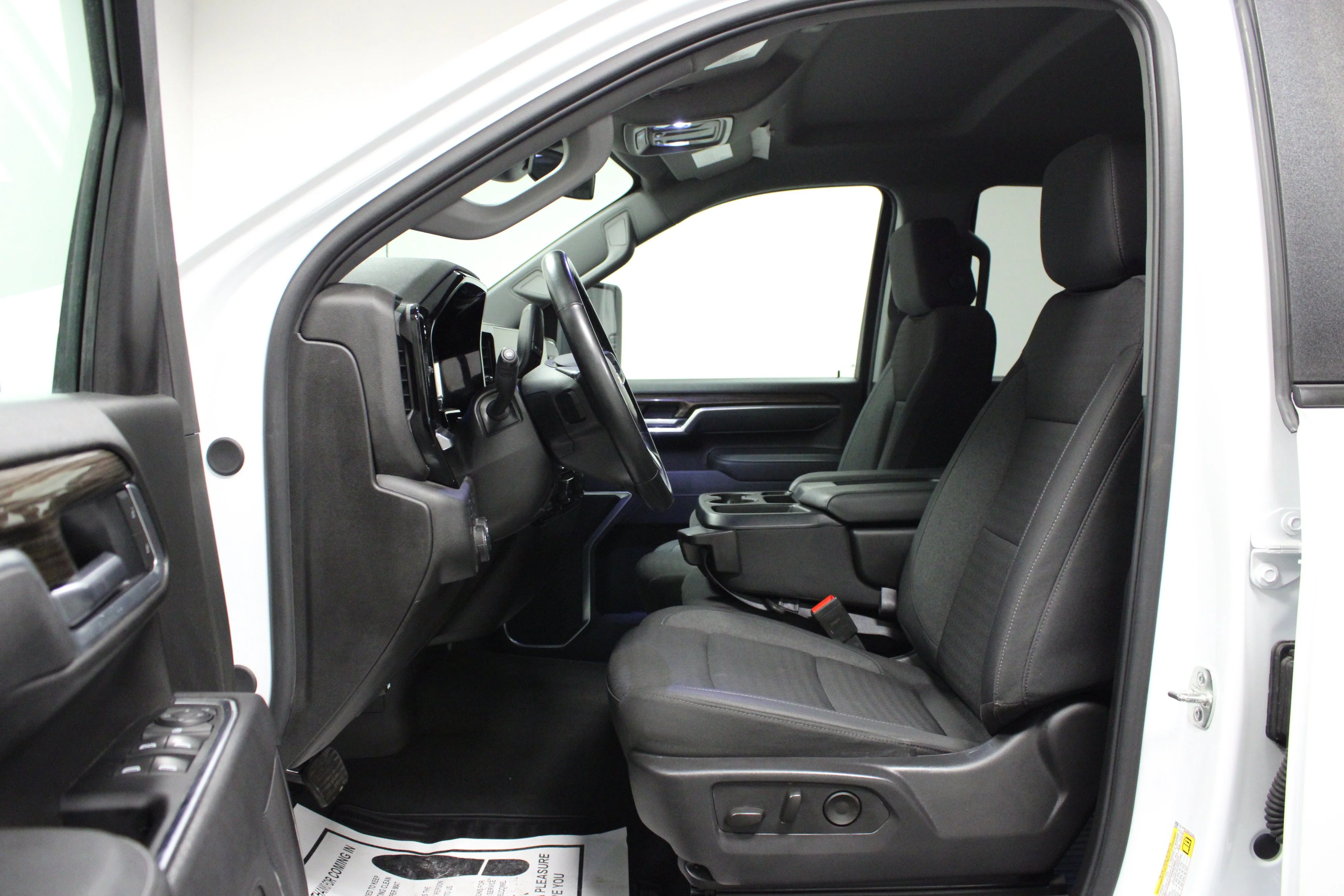Used 2025 Summit White Chevrolet LT image 12