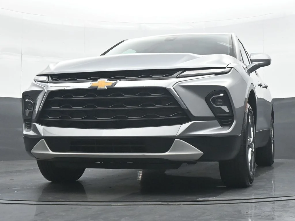 Used 2025 Gray Chevrolet LT image 26