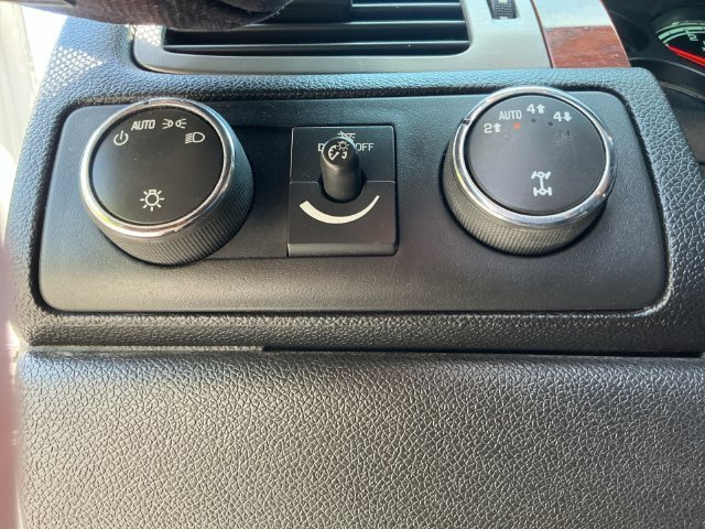 Used 2013 Silver Chevrolet Hybrid image 24