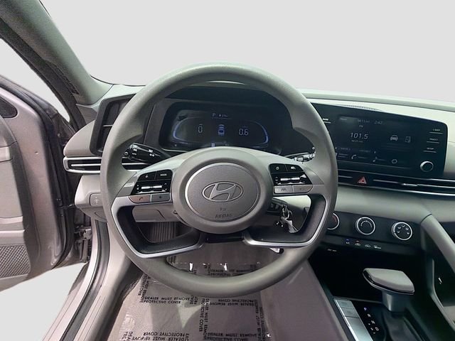 Used 2024 Silver Hyundai SE image 11