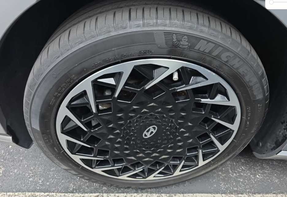2023 Hyundai IONIQ 5 Limited - Photo 7