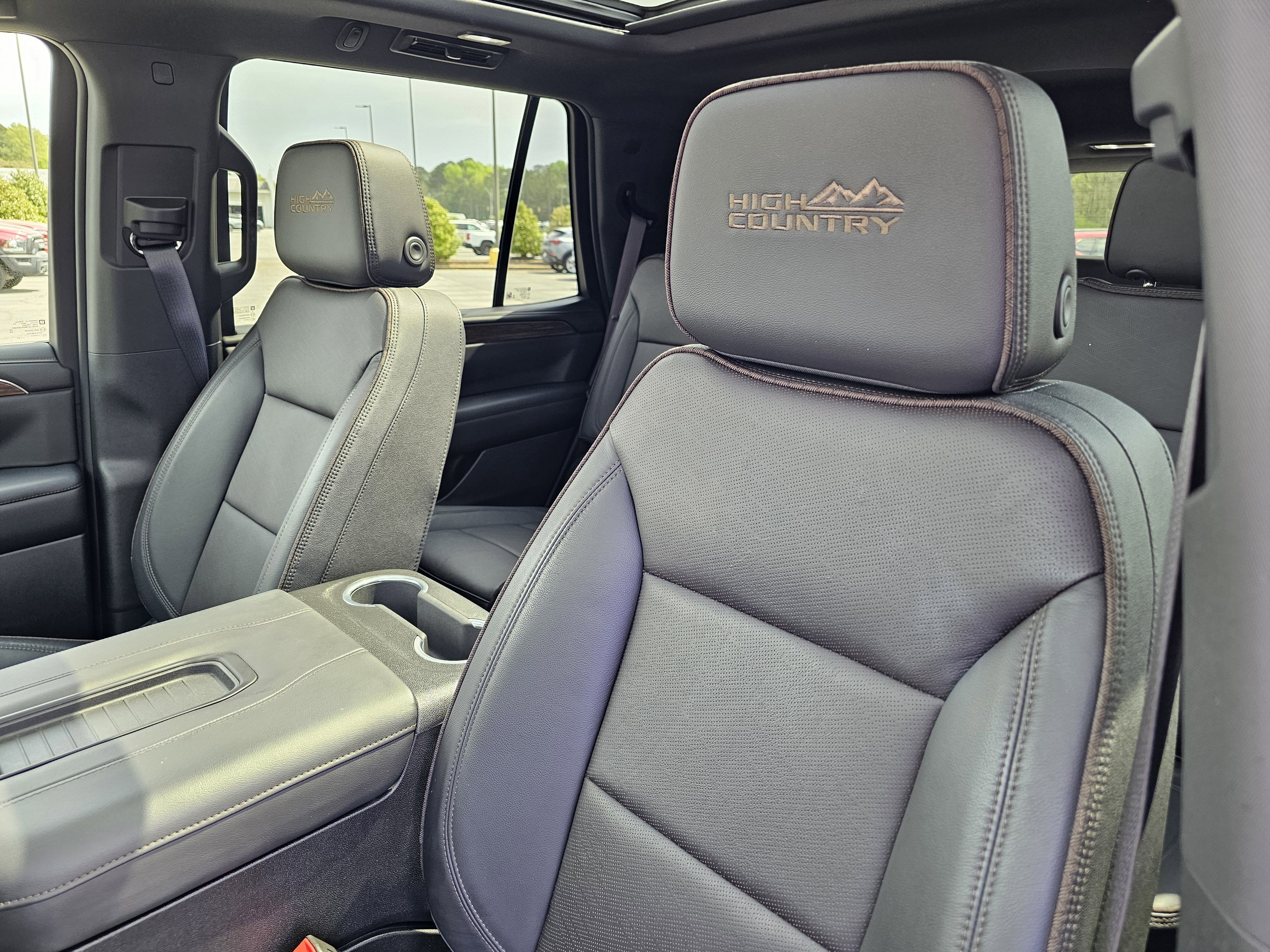 Used 2023 Iridescent Pearl Tricoat Chevrolet High Country image 21