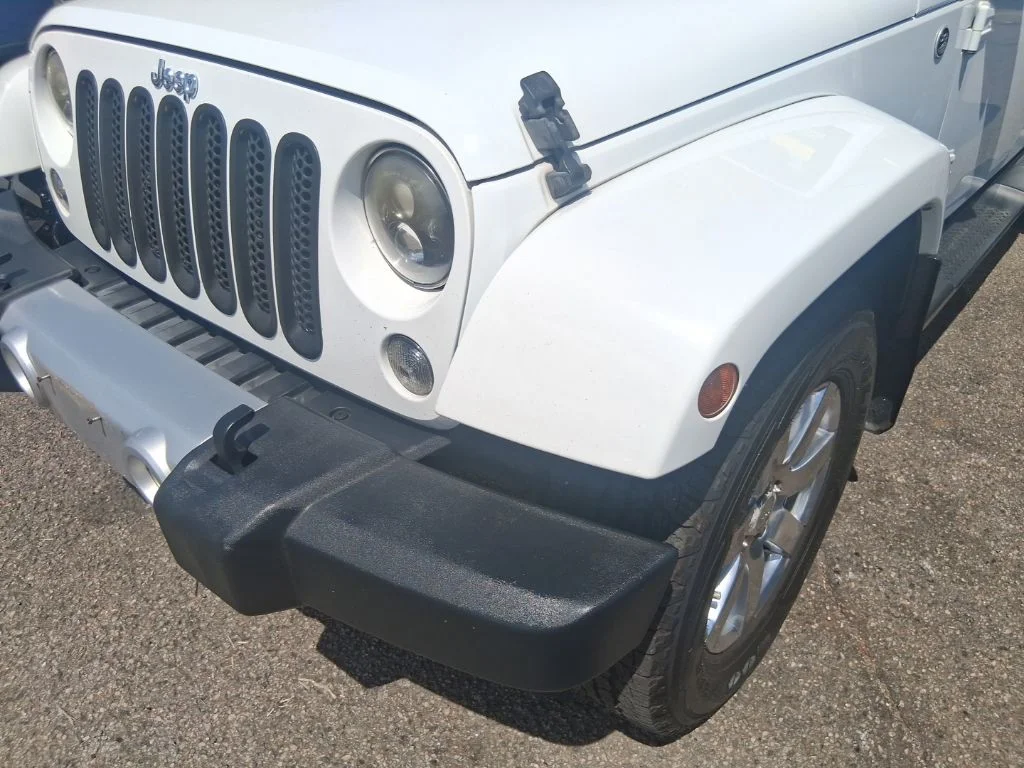 Used 2015 White Jeep Unlimited Sahara image 17