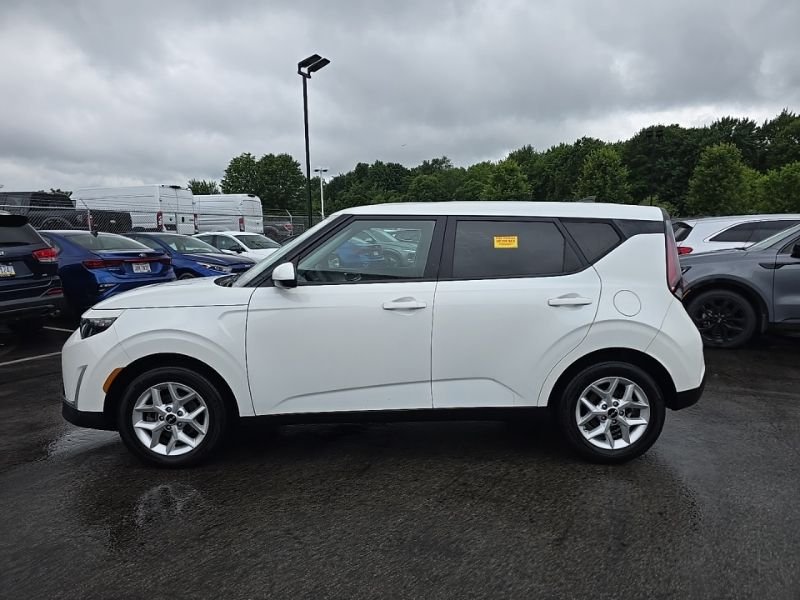 Used 2024 White Kia LX image 4