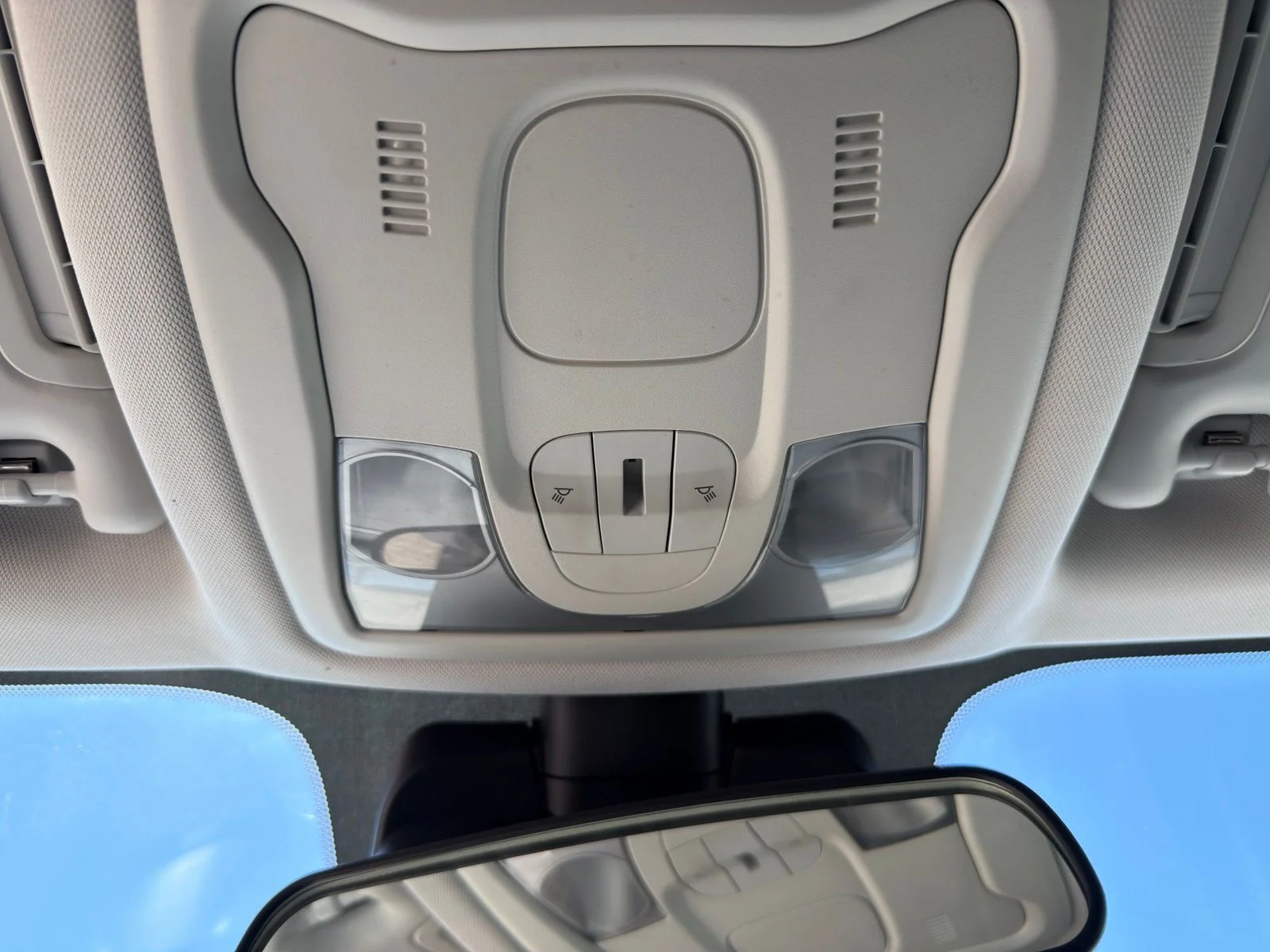 Used 2018 Black Jeep Latitude image 25