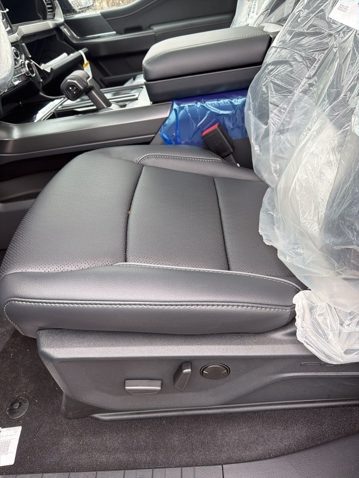 New 2026 Agate Black Metallic Ford Lariat® image 19