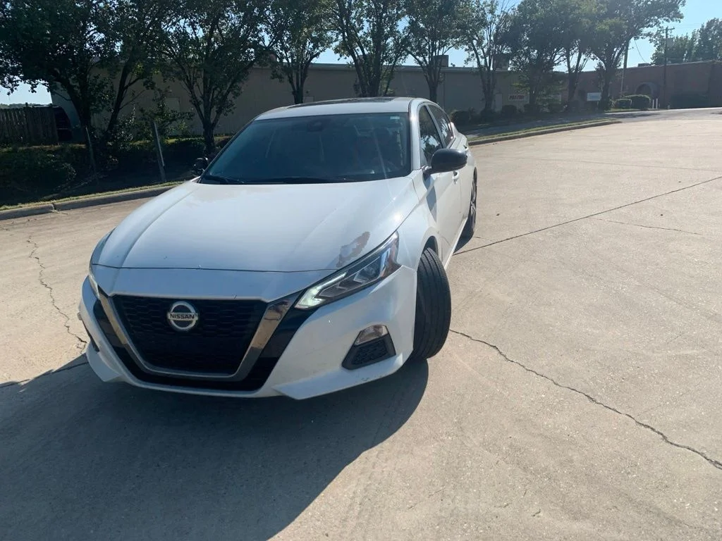 Used 2021 White Nissan 2.5 SR image 2