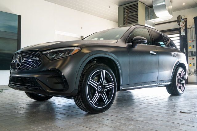 New 2026 MANUFAKTUR exclusive graphite grey magno Mercedes-Benz GLC 300 image 3