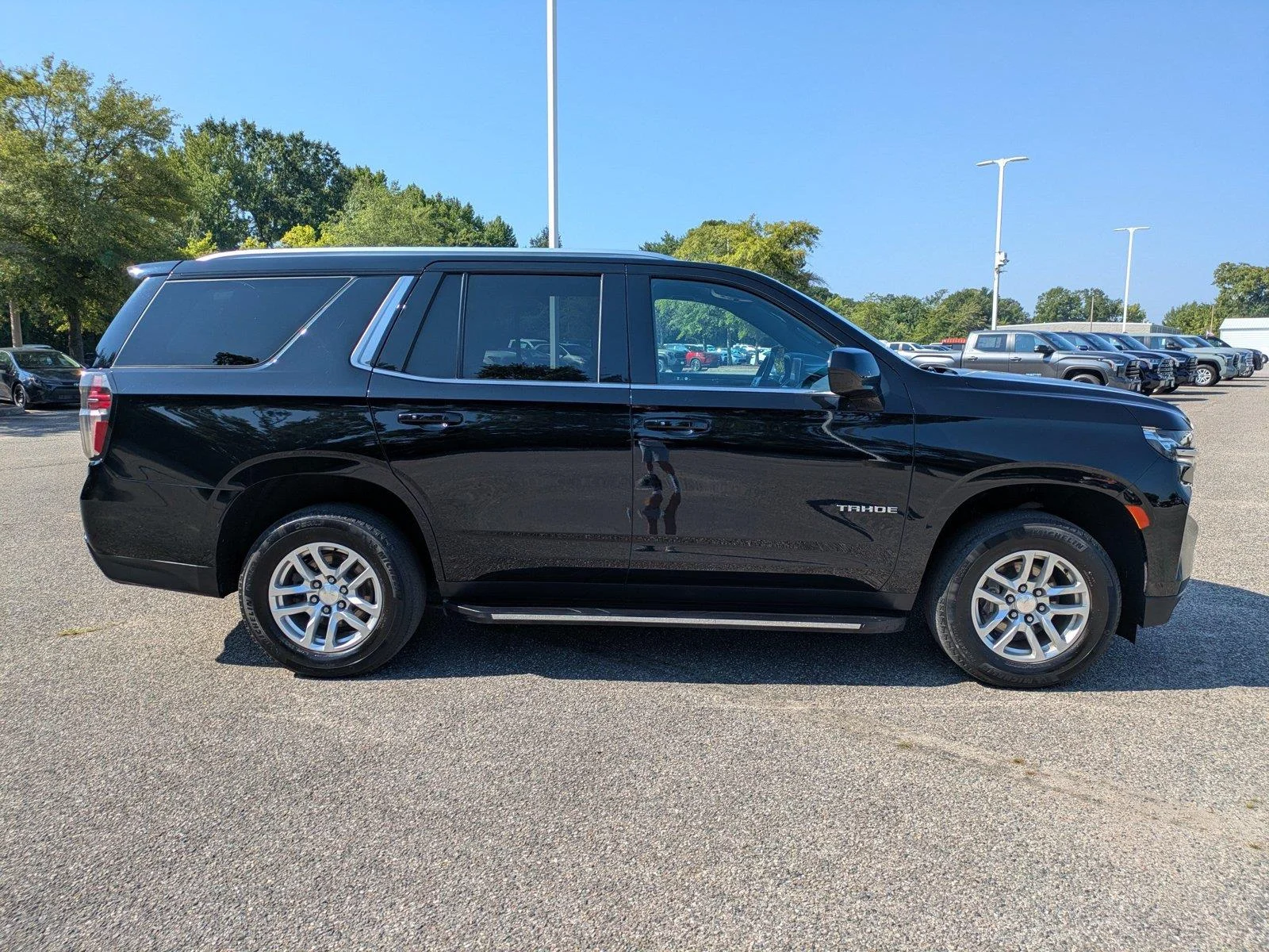 Used 2023 BLACK CHEVROLET LT image 3