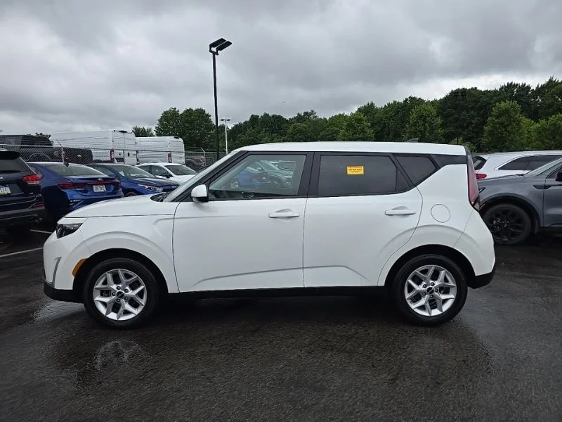Used 2024 White Kia LX image 4