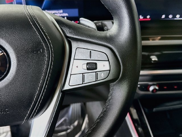 Used 2024 Black Sapphire Metallic BMW sDrive40i image 11