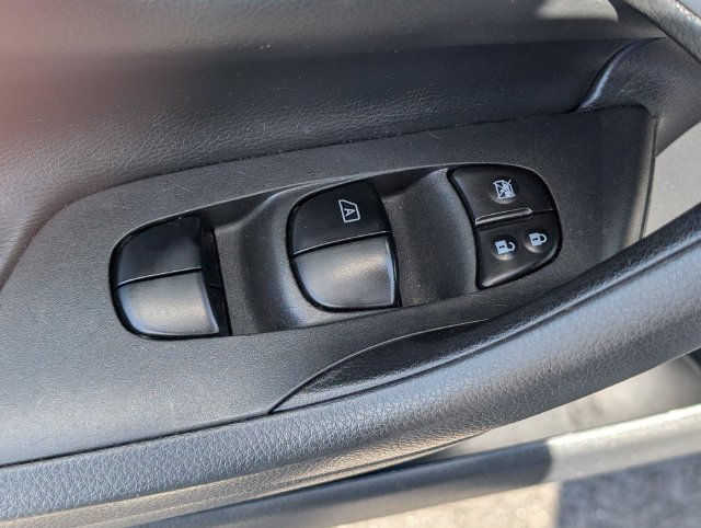 Used 2017 Silver Nissan 2.5 SV image 13