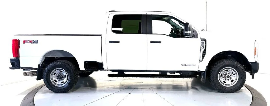 Used 2025 White Ford XL image 3