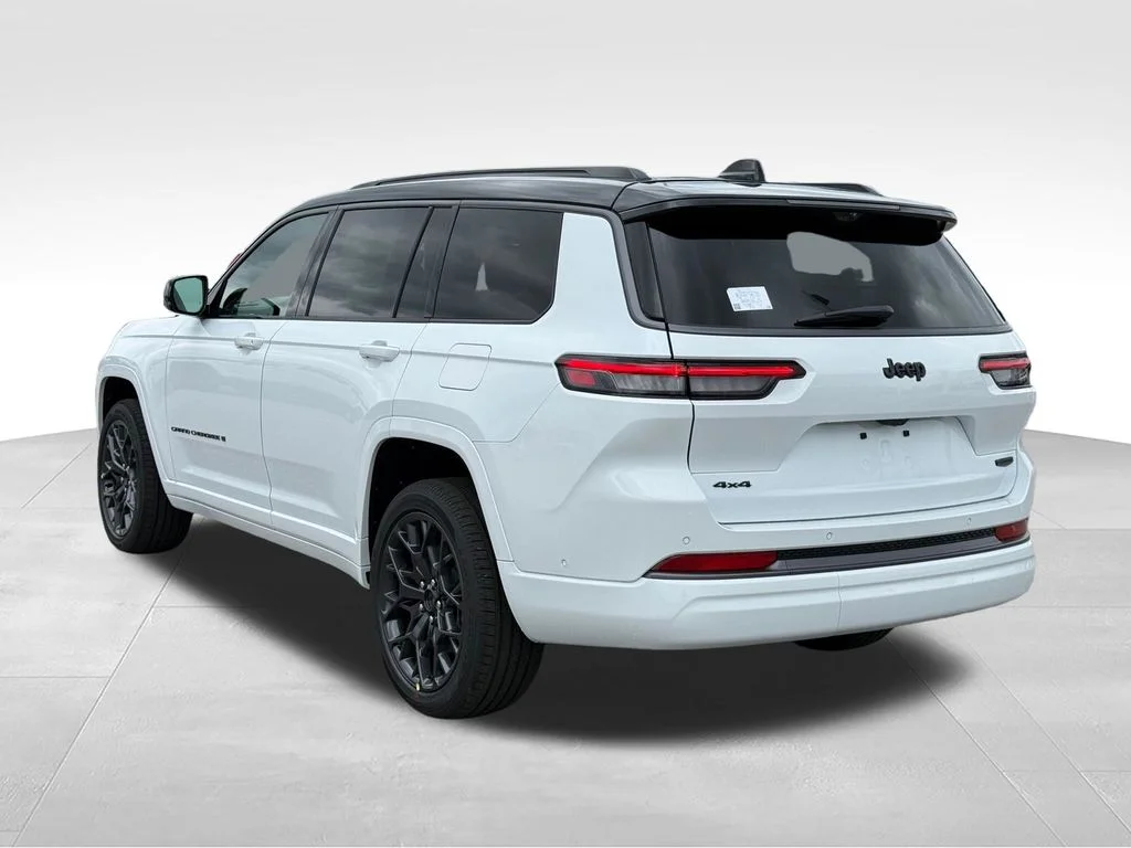 New 2026 Bright White Clear-Coat Exterior Paint Jeep Summit image 4