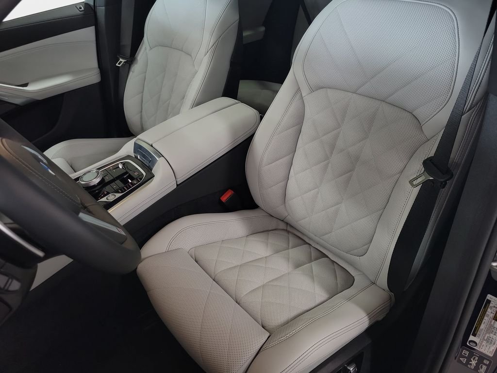 New 2027 Tanzanite Blue II Metallic BMW xDrive40i image 9