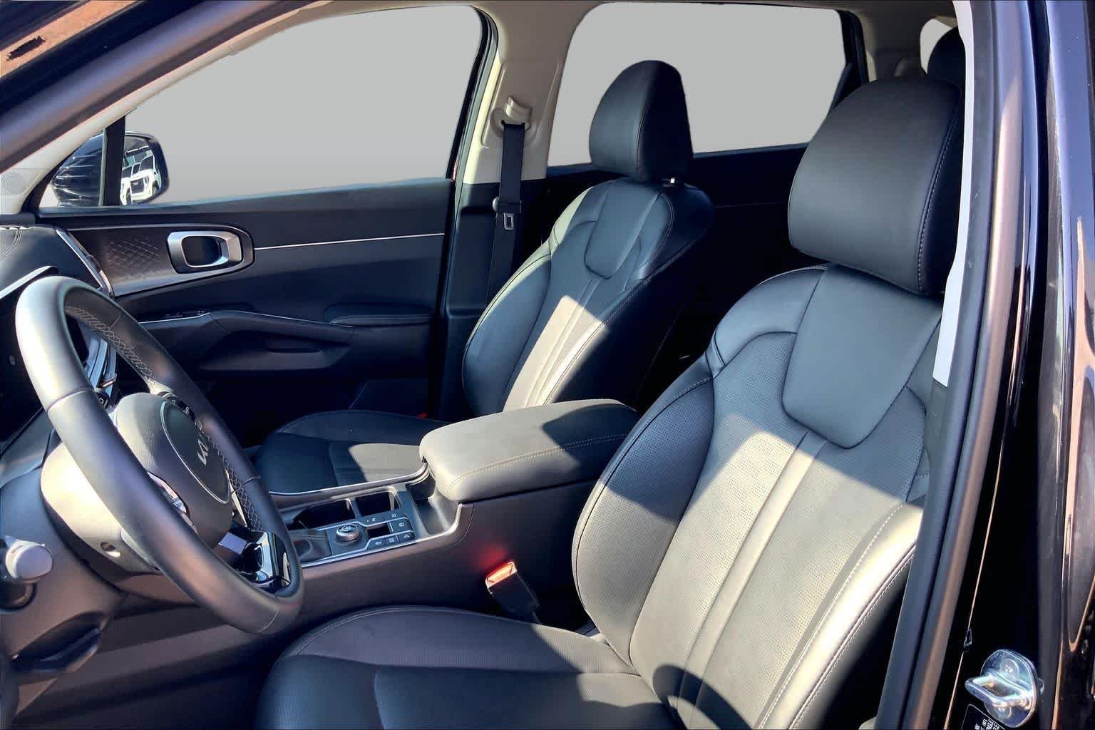 Pre-Owned 2025 Kia Sorento EX