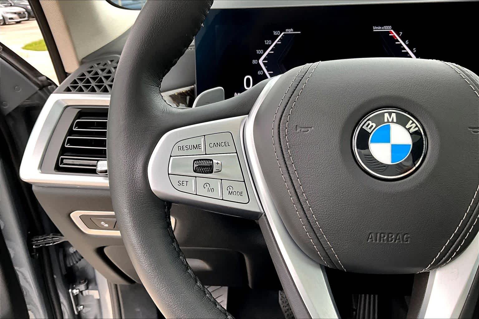 Used 2026 Skyscraper Grey Metallic BMW xDrive40i image 21