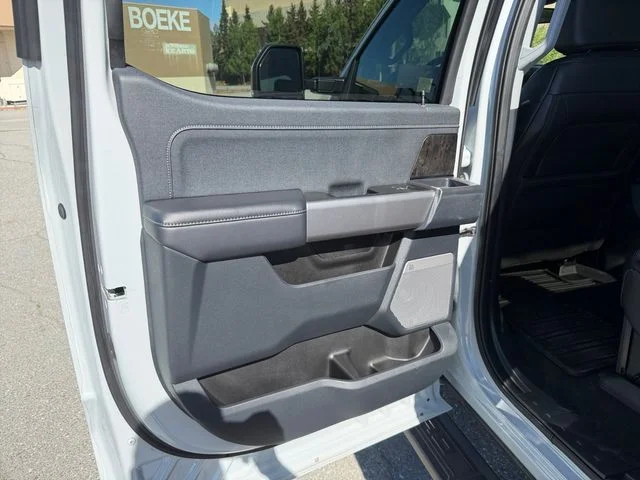 Certified Used 2025  Ford Lariat image 26