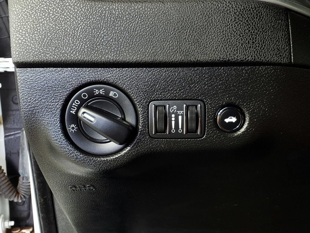 Used 2022 White Knuckle C Dodge SXT image 24