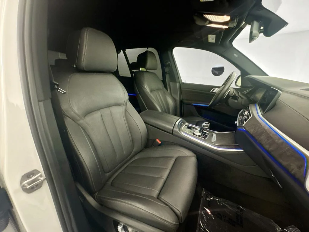 Used 2021 White BMW sDrive40i image 28
