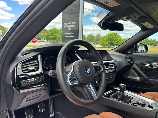Used 2025 Green BMW sDrive M40i image 14