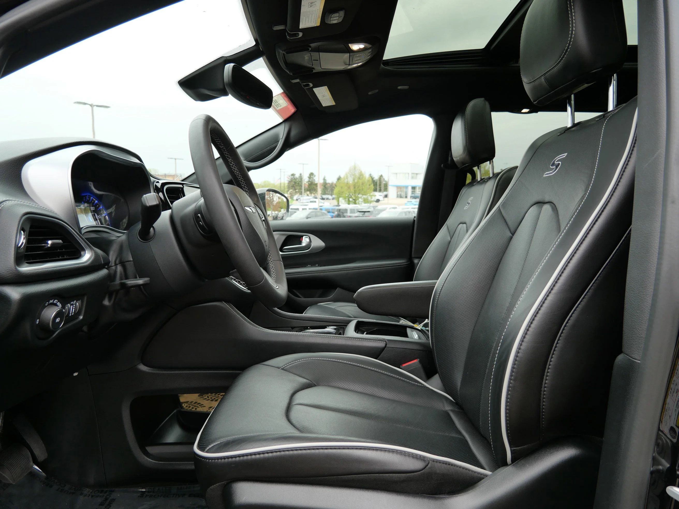2025 Chrysler Pacifica Limited - Photo 10