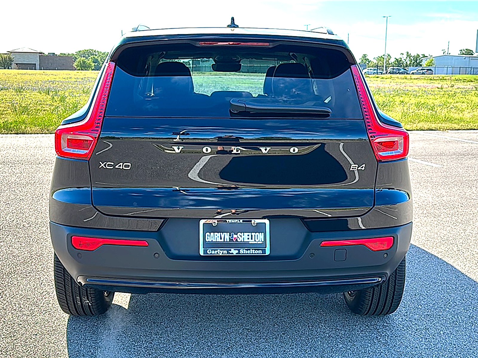 New 2026 Onyx Black Volvo Core image 7