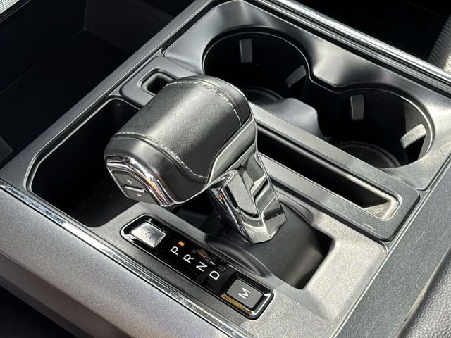 Used 2023  Ford Lariat image 23