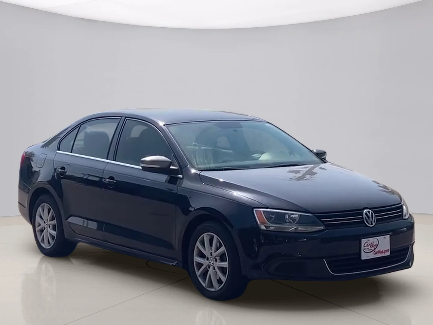 Used 2013 Black Volkswagen SE image 7