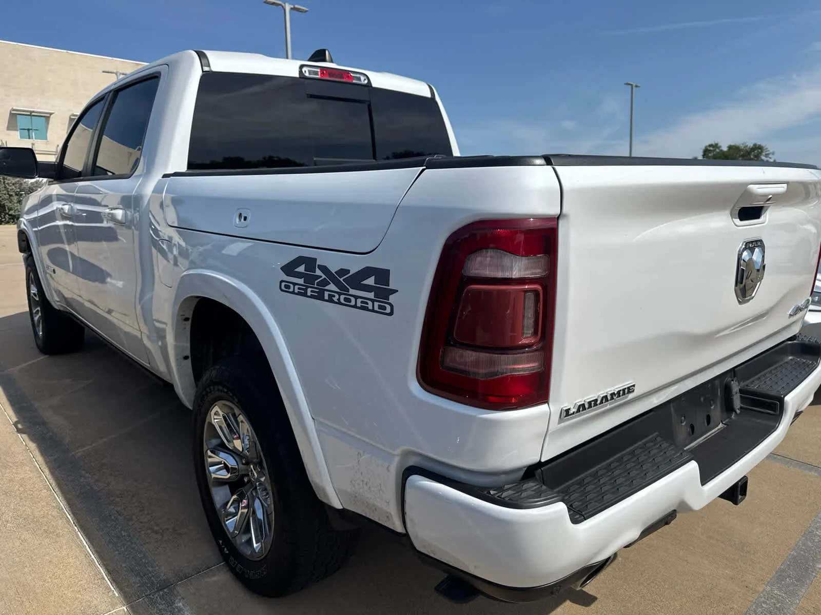 Used 2020 Ivory White Tri-Coat Pearlcoat Ram Laramie image 4