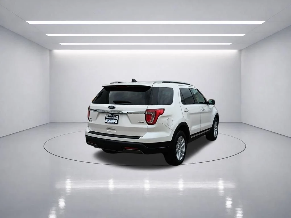Used 2019 White Platinum Metallic Tri-Coat Ford XLT image 7