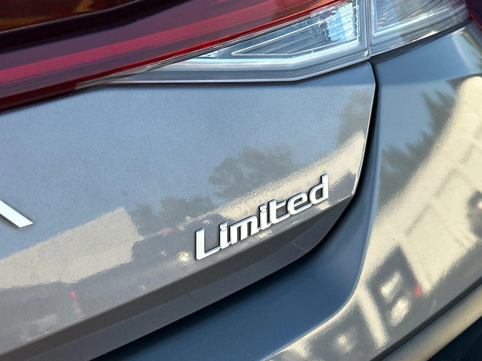 Used 2024 Fluid Metal Hyundai Limited image 5
