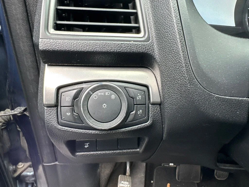 Used 2018 Blue Ford XLT image 10