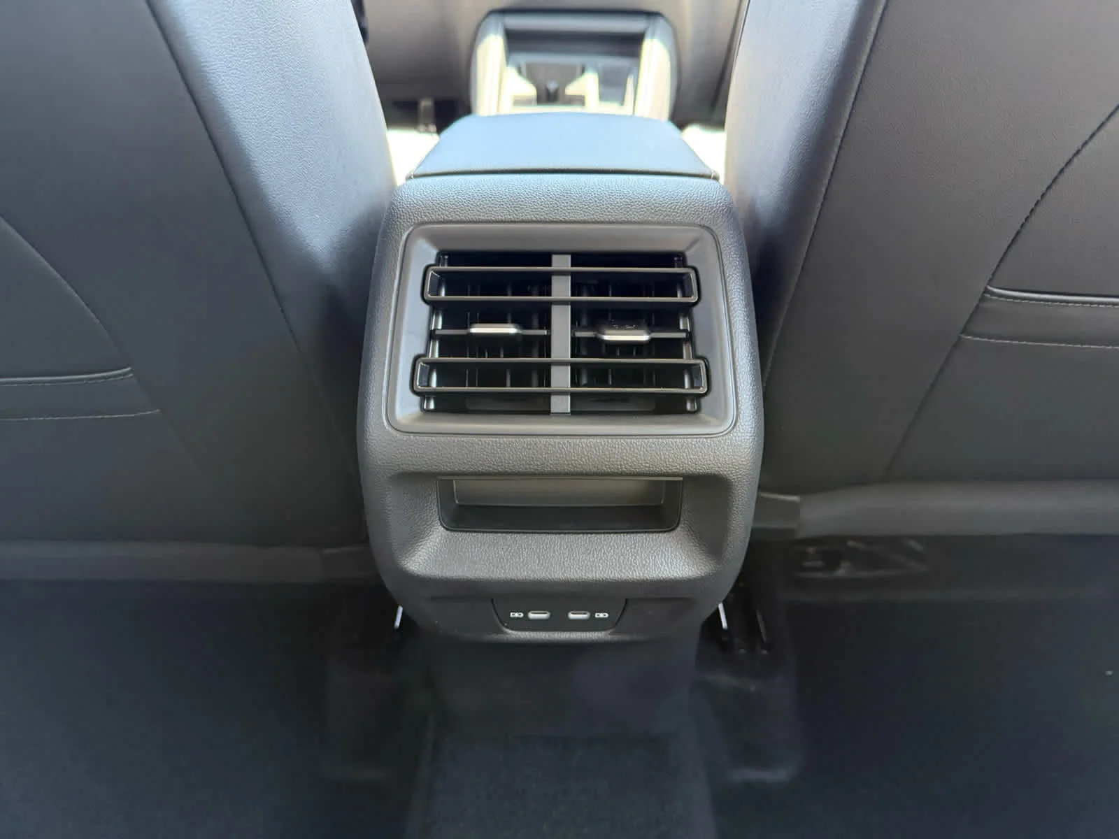 New 2026 Pyrite Silver Metallic Volkswagen SE image 18