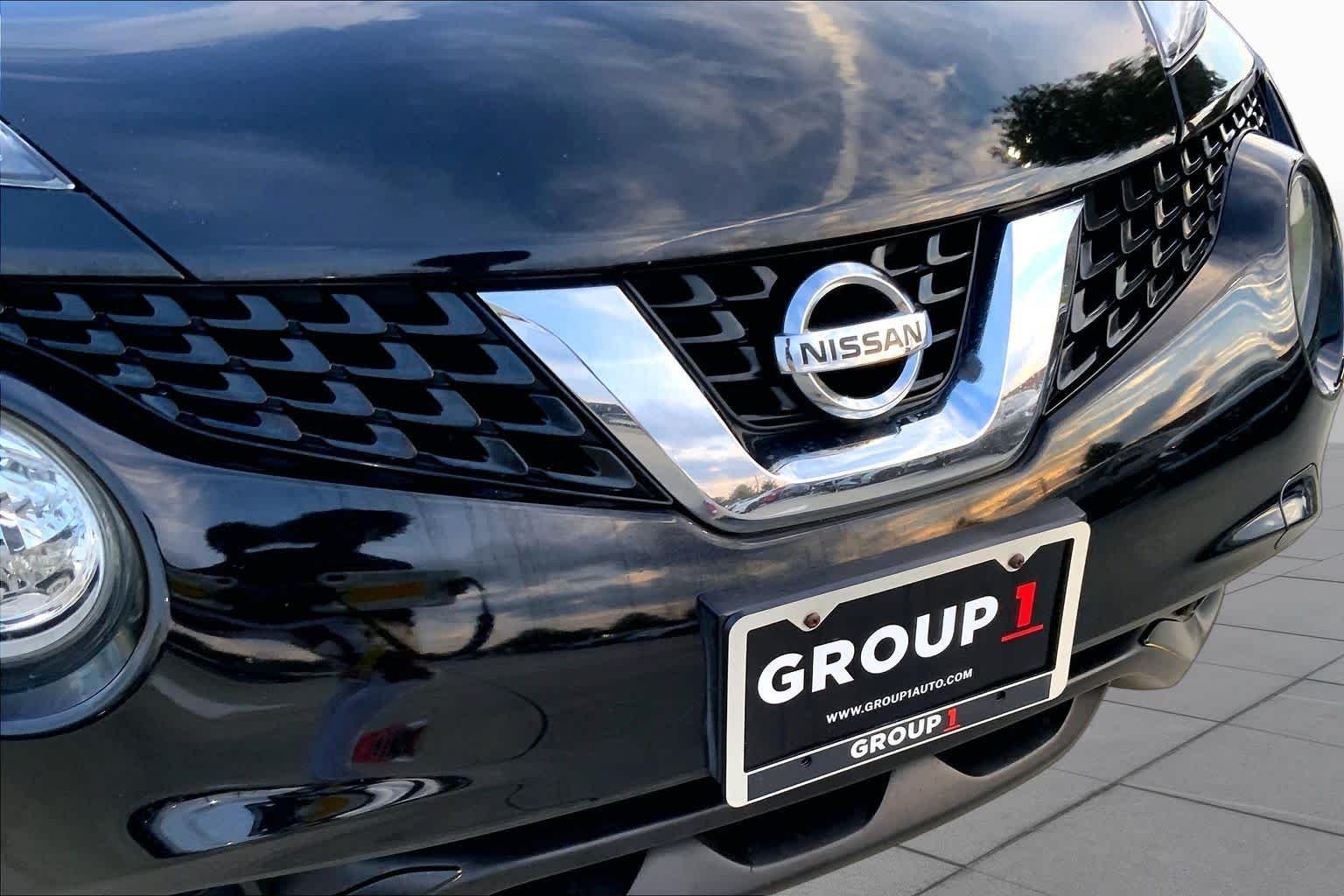 Used 2016 Super Black Nissan SV image 30
