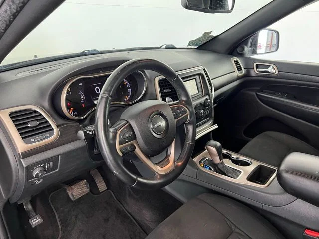 Used 2016 Red Jeep Laredo image 12