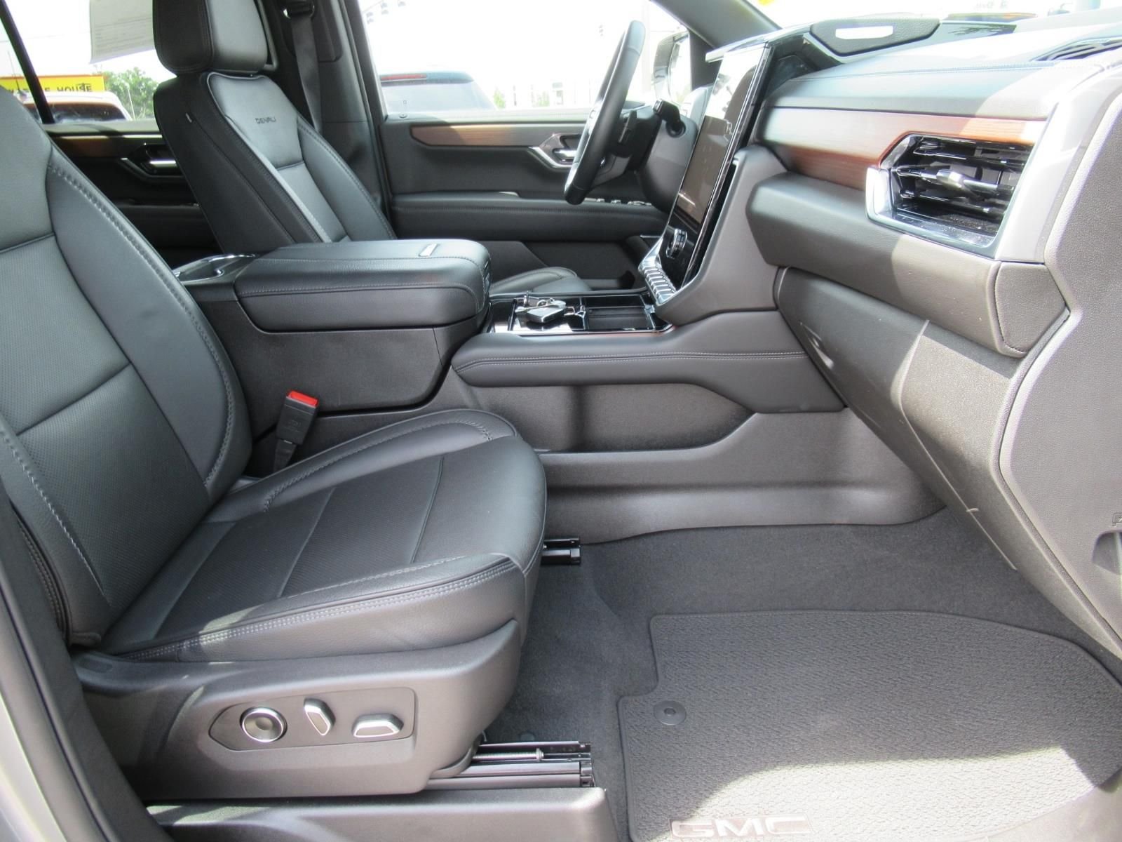Used 2025 Silver GMC Denali image 10