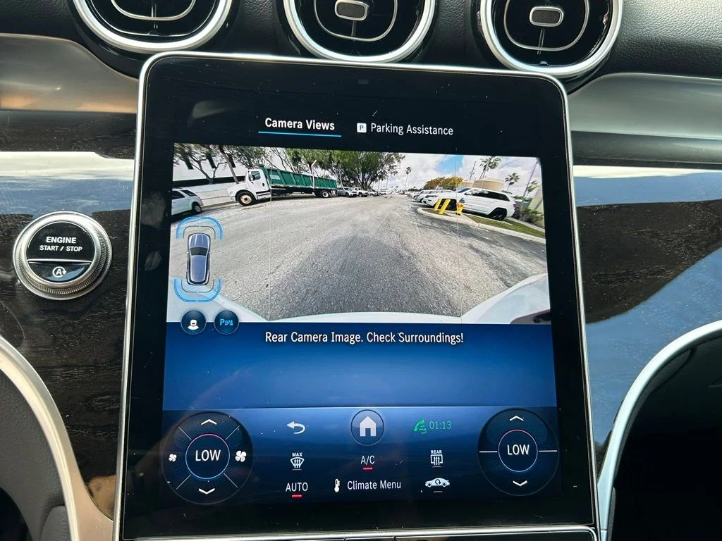 Used 2025  Mercedes-Benz GLC 300 image 24