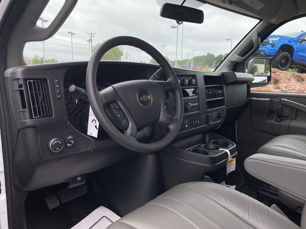 2025 Chevrolet Express Cargo Work Van - Photo 15