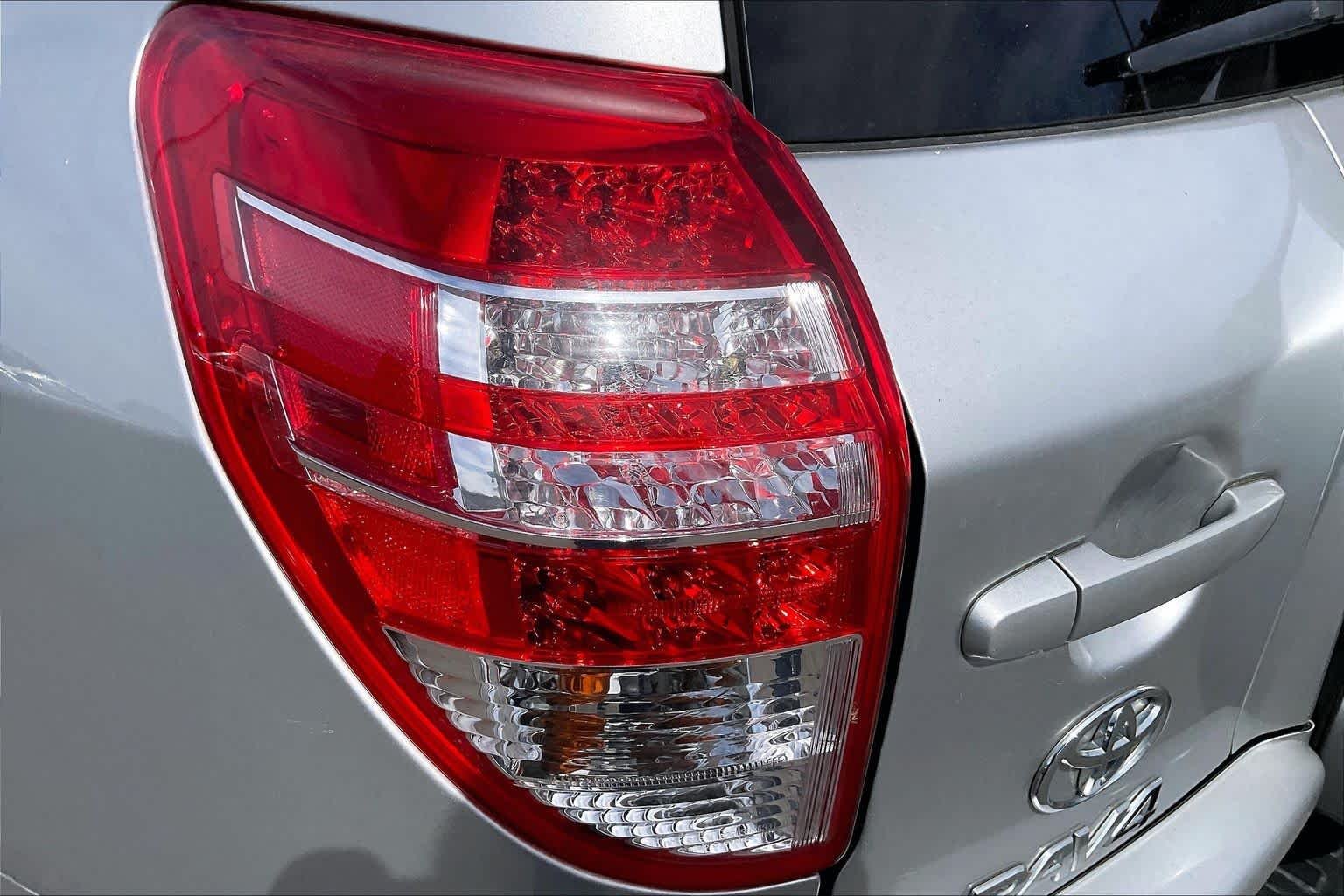 Used 2012 Classic Silver Metallic Toyota  image 29