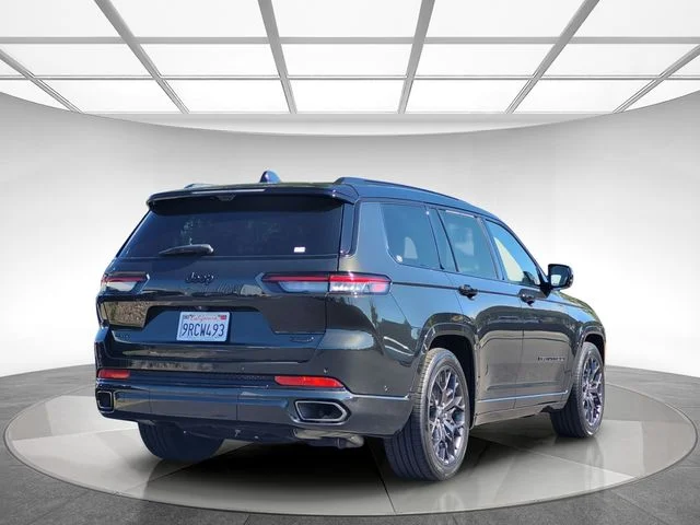 Used 2024 Gray Jeep Summit image 4