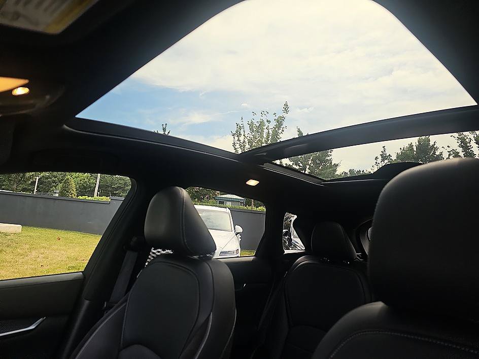 Used 2023 Radiant White INFINITI SPORT image 31