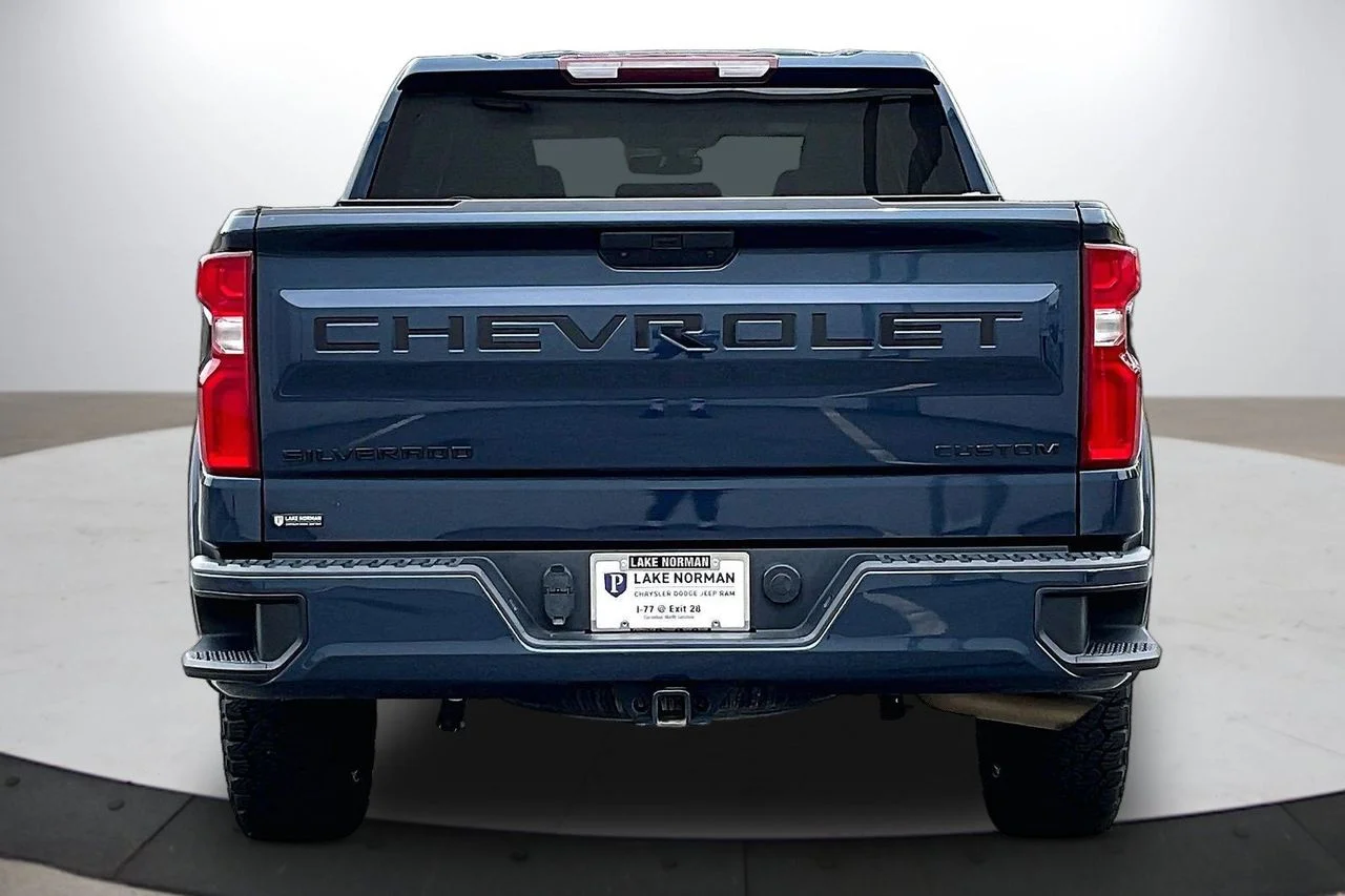 Used 2021 Blue Chevrolet Custom image 7