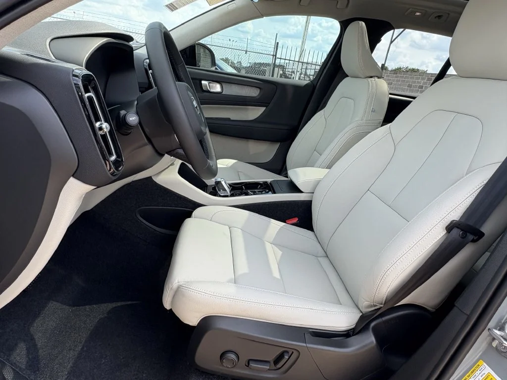 2026 Volvo XC40 Plus - Photo 12