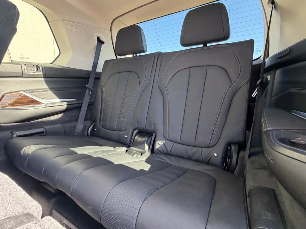 Used 2019 Black BMW xDrive40i image 12