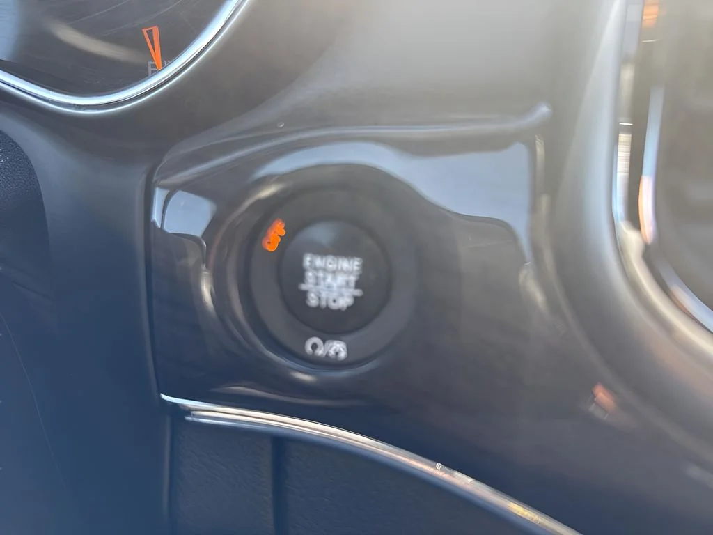 Used 2018 Ivory 3-Coat Jeep Overland image 22