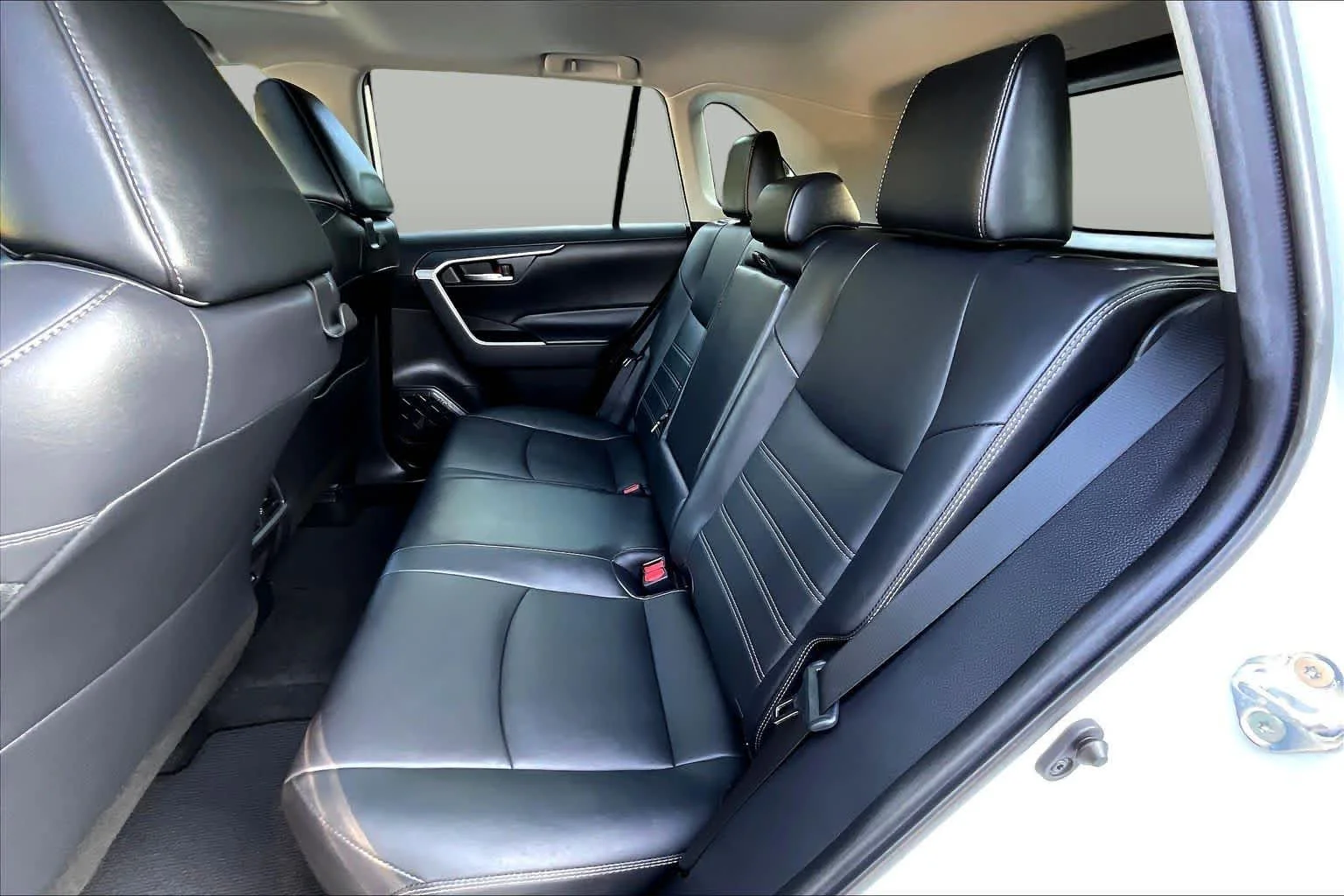 Used 2022 Blizzard Pearl Toyota XLE Premium image 20