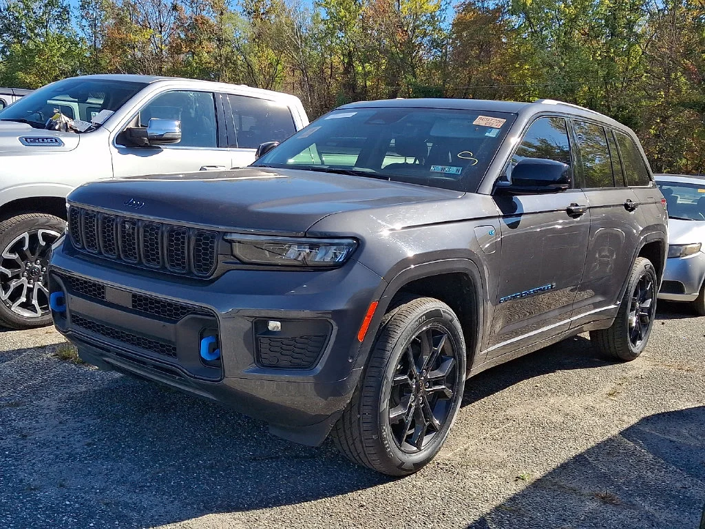 Used 2024 Gray Jeep 4xe image 4